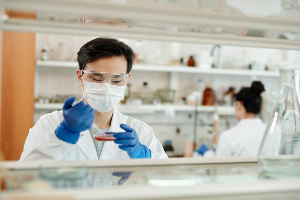 Man Doing A Sample Test In The Laboratory 4033148